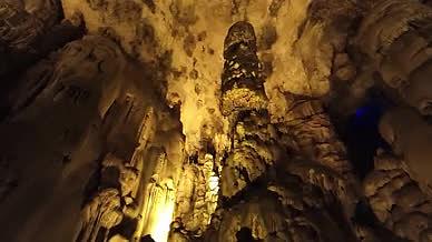 旅行灯光岩石拍摄视频山洞视频的预览图